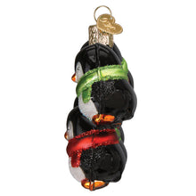 Load image into Gallery viewer, Penguin Family Of 6 Ornament
