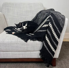 Load image into Gallery viewer, Chunky Alpaca Throw in Black &amp; White Cuzco
