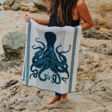Load image into Gallery viewer, Octopus Square Throw Blanket
