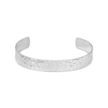 Load image into Gallery viewer, 7&quot; Hammered Cuff Bracelet
